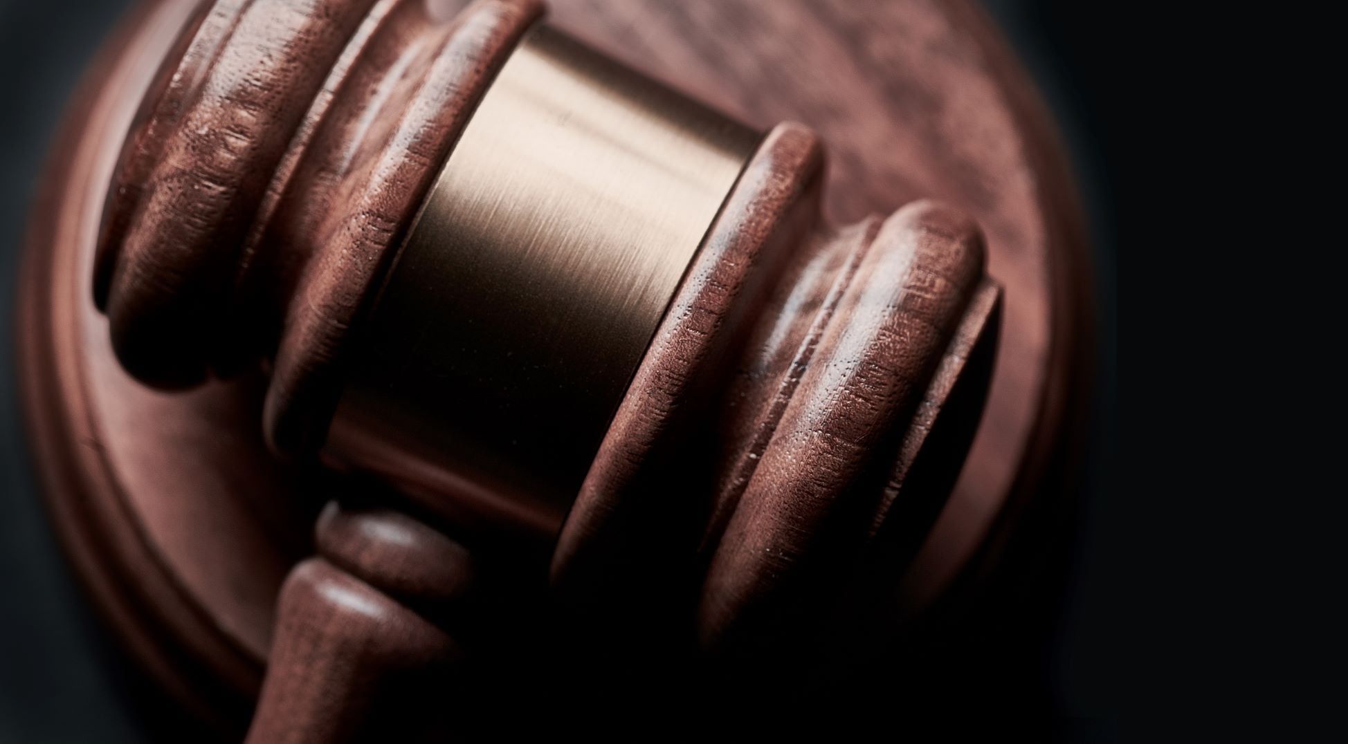 judge's gavel and block